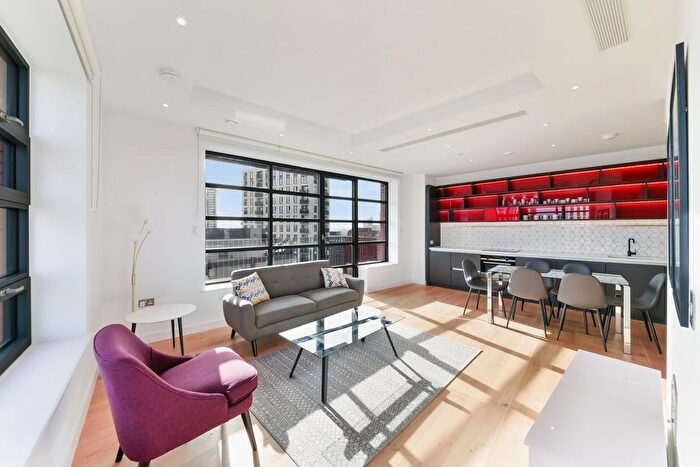 3 Bedroom Flat To Rent In Defoe House, London City Island, London, E14