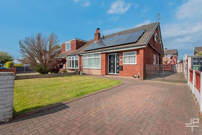 4 Bedroom Semi-Detached House For Sale In Kenilworth Road, Lowton, Warrington, WA3
