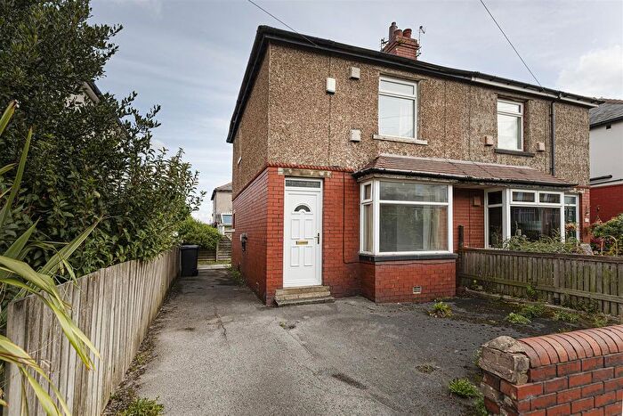 2 Bedroom Semi-Detached House For Sale In Royd Avenue, Ainley Top, Huddersfield, HD3