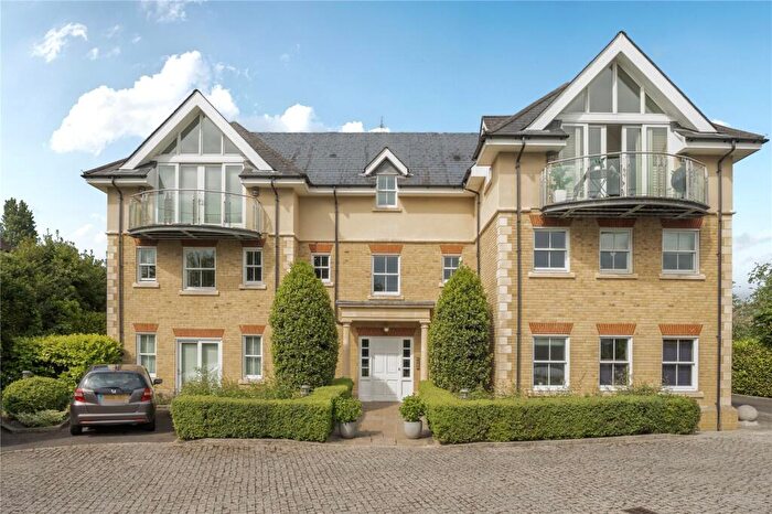2 Bedroom Flat For Sale In Parkview Place, The Furlongs, Esher, KT10