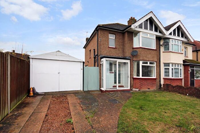 3 Bedroom Semi Detached House To Rent In Princes Avenue, KT6