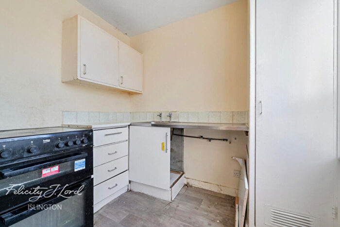 3 Bedroom Flat For Sale In Newington Green, London, N1