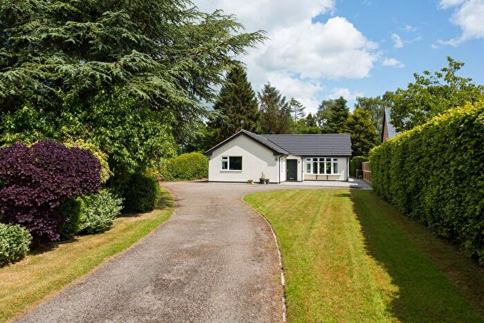 5 Bedroom Bungalow For Sale In Common Lane, Warthill, York, YO19