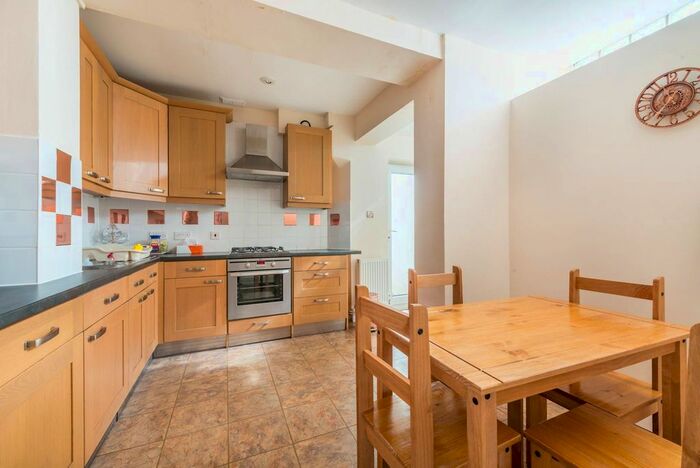 2 Bedroom Flat To Rent In Holland Road, Holland Park, London, W14