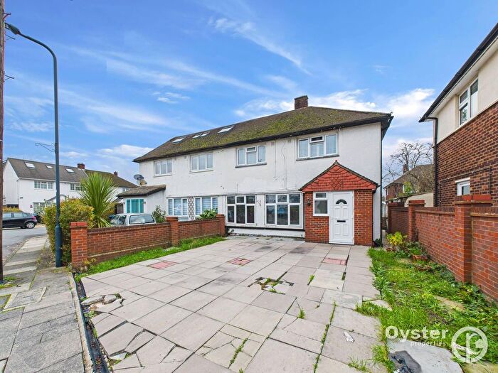 3 Bedroom Semi Detached House For Sale In Laburnum Grove, London, NW9