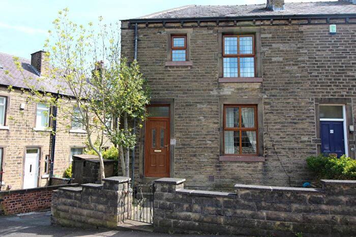 2 Bedroom End Of Terrace House To Rent In Arnold Avenue, Huddersfield, HD2