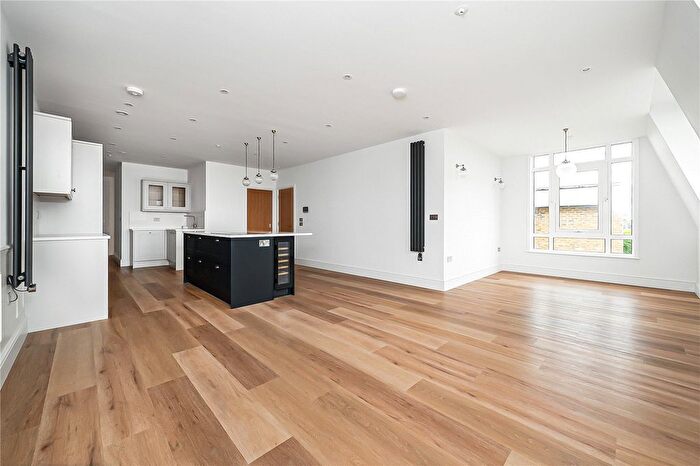 3 Bedroom Flat For Sale In Candler Mews, Twickenham, TW1