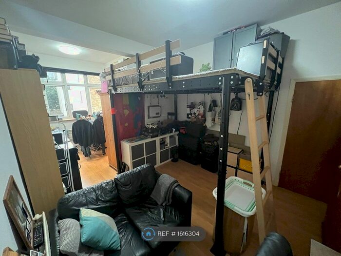Studio To Rent In Arthur Road, London, N7