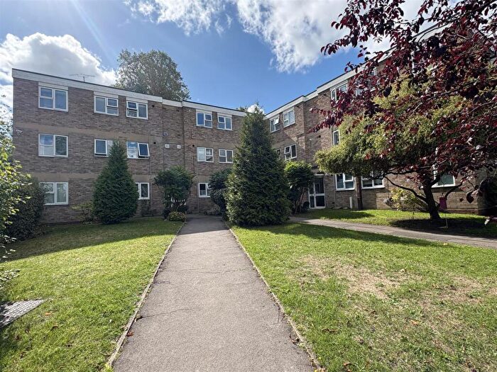 2 Bedroom Flat To Rent In Malvern Court, Addington Road, Reading, RG1