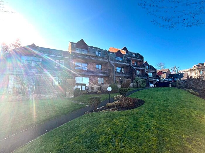 2 Bedroom Flat For Sale In Park Road, Swanage, Dorset, BH19