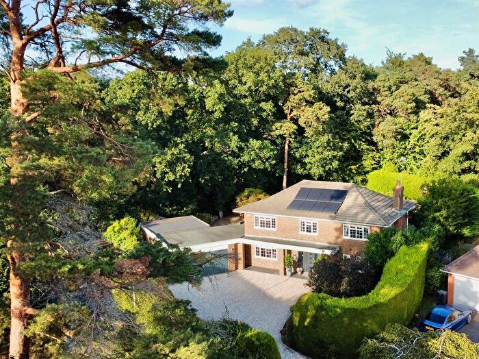 5 Bedroom Detached House For Sale In Badger Way, Ewshot, GU10