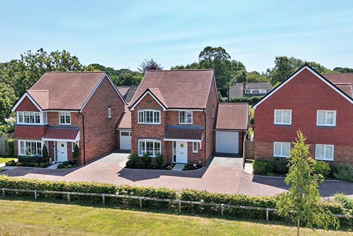 4 Bedroom Detached House For Sale In Victory Gardens, Corfe Mullen, Wimborne, BH21