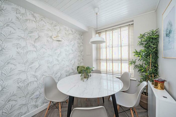 3 Bedroom Flat To Rent In Ainsley Street, Bethnal Green, London, E2