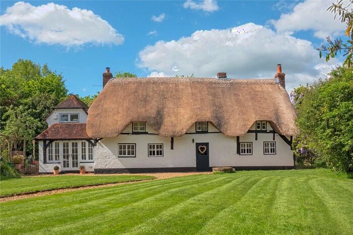 4 Bedroom Detached House For Sale In Browninghill Green, Baughurst, Tadley, Hampshire, RG26