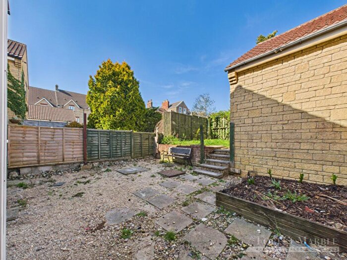 3 Bedroom End Of Terrace House For Sale In Newington Close, Frome, BA11