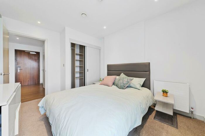1 Bedroom Apartment To Rent In Raglan House, SE17