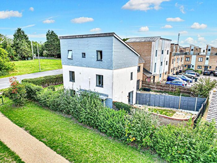 4 Bedroom Semi-Detached House For Sale In Aran Court, Oakridge Park, MK14