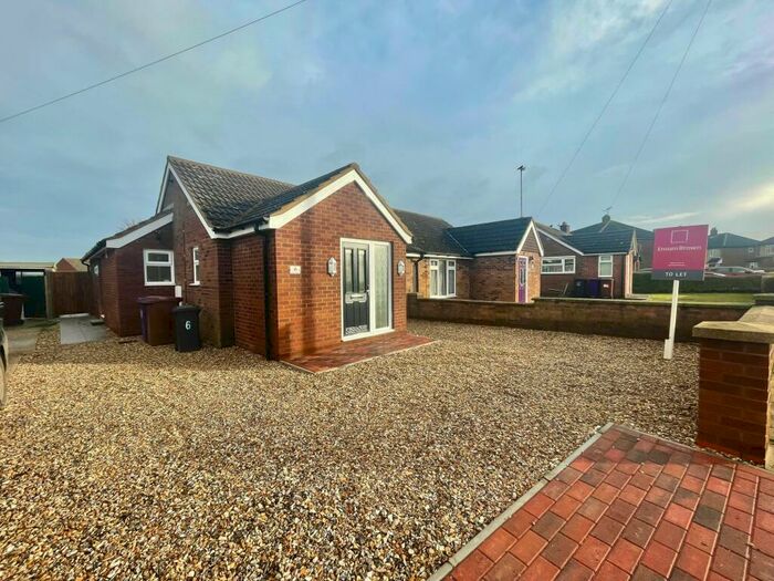 2 Bedroom Semi-Detached Bungalow To Rent In Elm Walk, Royston, SG8