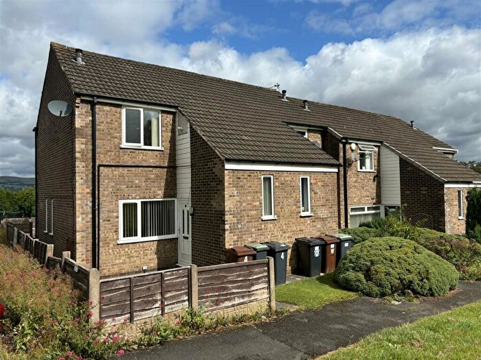 2 Bedroom Semi-Detached House To Rent In Simons Walk, Glossop, Derbyshire, SK13