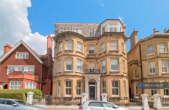 2 Bedroom Flat To Rent In Grand Avenue, Hove, BN3