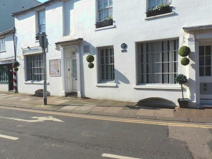 1 Bedroom Flat To Rent In Surrey Street, Littlehampton, BN17