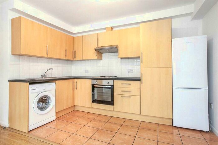 2 Bedroom Apartment To Rent In Kingsland Road, London, Uk, E8