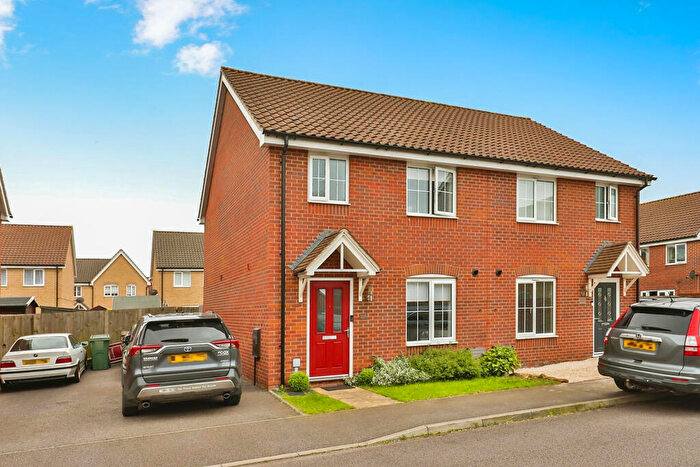 3 Bedroom Semi-Detached House For Sale In Colossus Way, Norwich, NR5