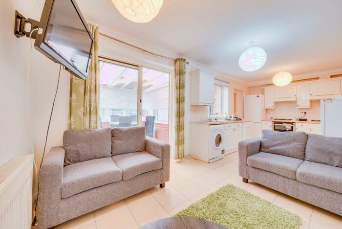 6 Bedroom House To Rent In Kent Avenue, Canterbury, CT1