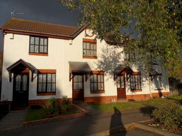 1 Bedroom Detached House To Rent In Jollys Lane, Yeading, Middlesex, UB4