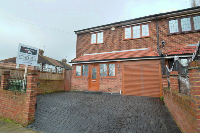 3 Bedroom Semi-Detached House To Rent In Camdale Road, London, SE18