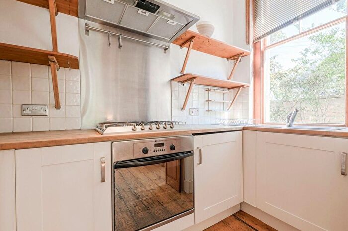 2 Bedroom Flat For Sale In Camperdown House, Alma Road, Windsor, SL4