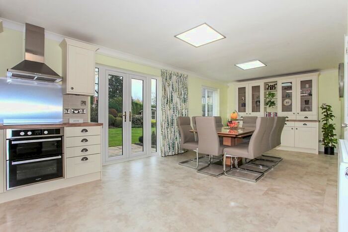 4 Bedroom Property To Rent In Derby Drive, Dogsthorpe, Peterborough, PE1