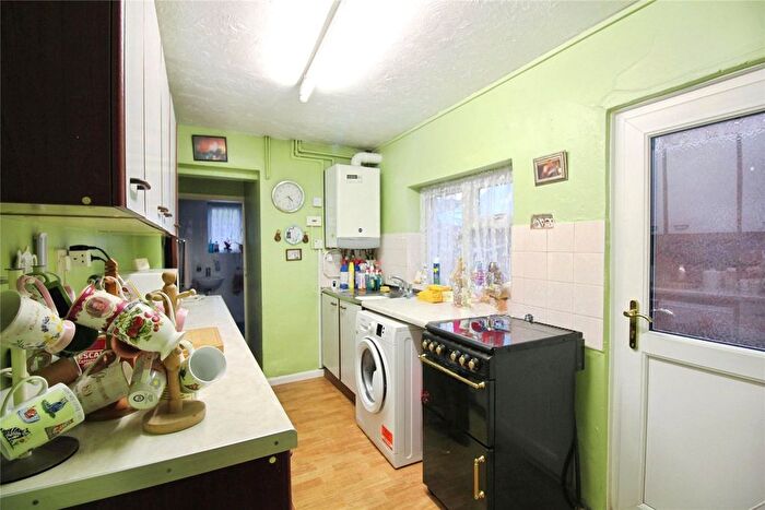 3 Bedroom Terraced House For Sale In Connaught Road, Reading, RG30