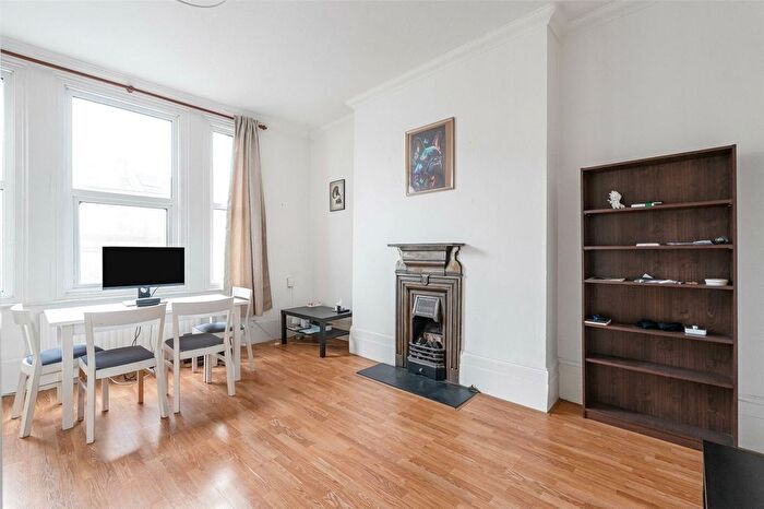 1 Bedroom Flat For Sale In Horn Lane, London, W3