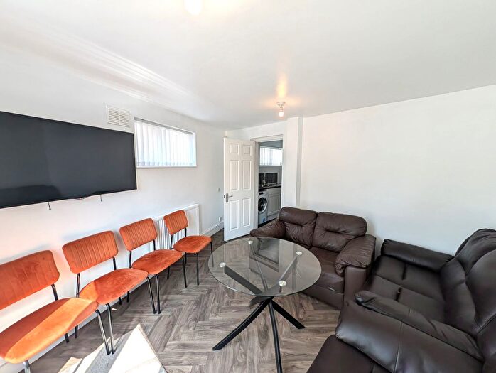 3 Bedroom Semi-Detached House To Rent In Oakington Avenue, Hayes, Middlesex, UB3