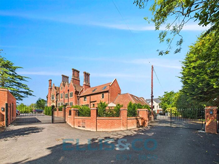 2 Bedroom Flat To Rent In High Hilden Close, Tonbridge, Kent, TN10