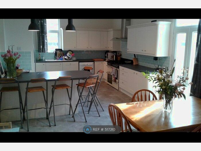 6 Bedroom Semi-Detached House To Rent In Meadow Road, Nottingham, NG9