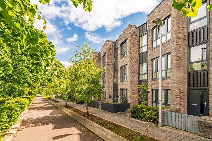 3 Bedroom Town House For Sale In Upper Strand Walk, Edinburgh, EH5