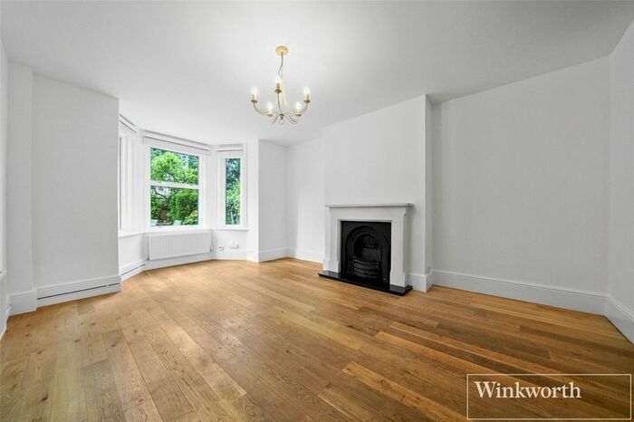 3 Bedroom Flat To Rent In Jasper Road, London, SE19