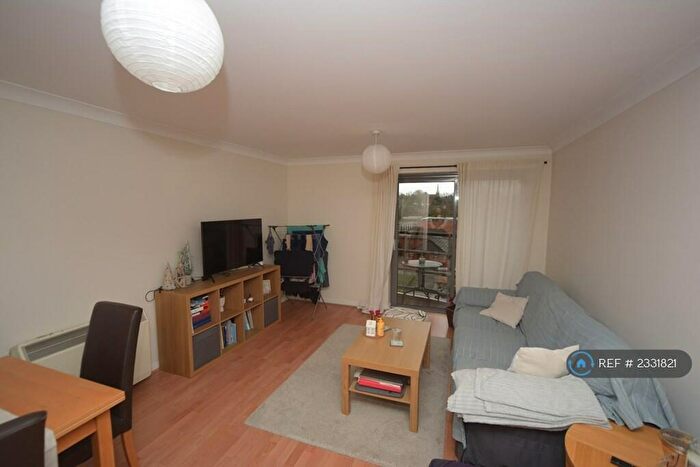 1 Bedroom Flat To Rent In Jubilee Square, Reading, RG1