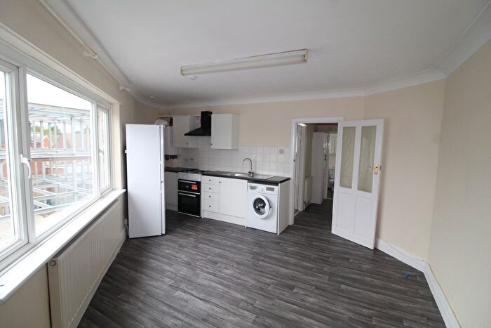 1 Bedroom Flat To Rent In Byron Parade, Uxbridge, UB10