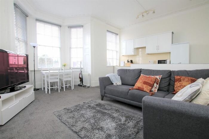 1 Bedroom Flat To Rent In Castle Hill, Reading, Berkshire, RG1