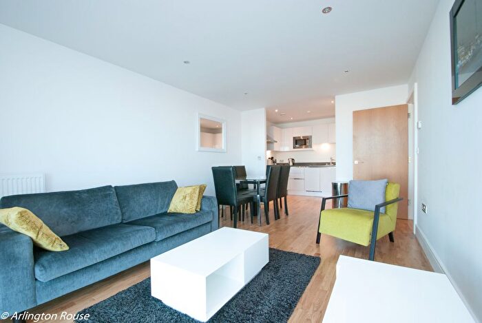 3 Bedroom Flat To Rent In Beacon Point, Dowell Street, Greenwich, SE10
