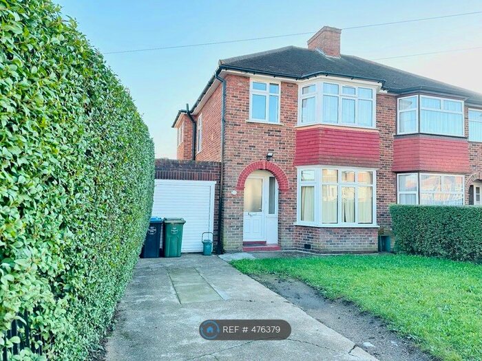 3 Bedroom Semi-Detached House To Rent In Tewkesbury Gardens, London, NW9