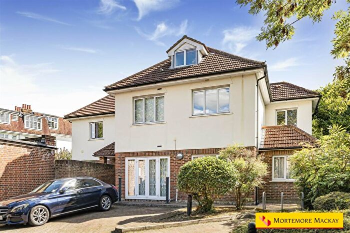 2 Bedroom Flat For Sale In Springbank, London, N21