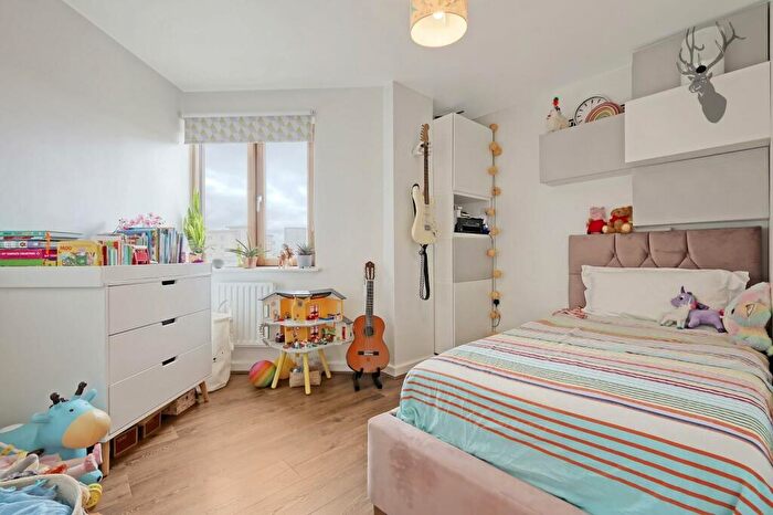 2 Bedroom Apartment To Rent In Heart Of Bow, Pancras Way, Bow, E3