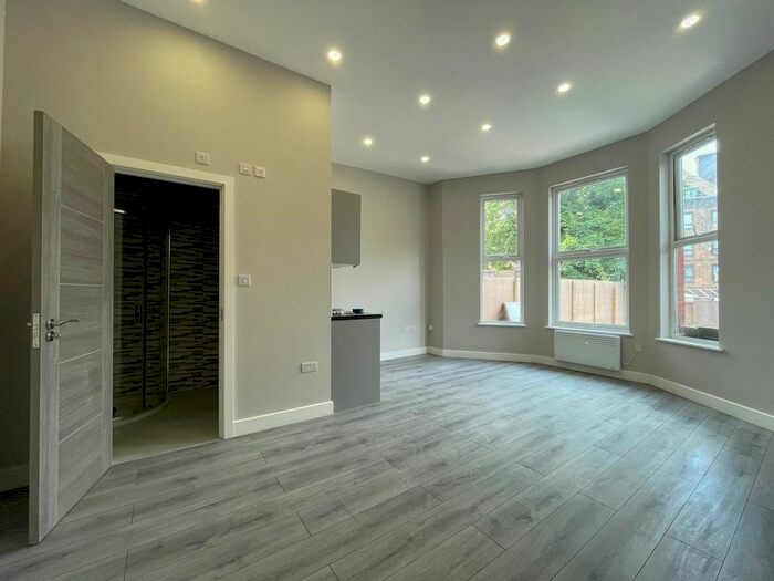 1 Bedroom Flat To Rent In Upper Clapton Road, London, E5