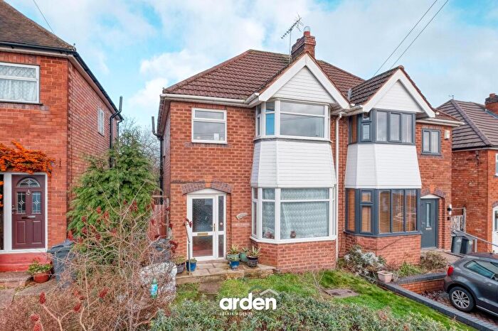3 Bedroom Semi Detached House For Sale In Farren Road, Birmingham, B31