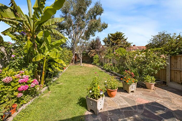 Barn Conversion For Sale In Brancaster Road, Newbury Park, Ilford, IG2