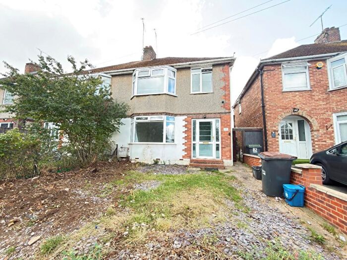 3 Bedroom Semi-Detached House For Sale In Lime Avenue, Amp;D Borders, Luton, Bedfordshire, LU4